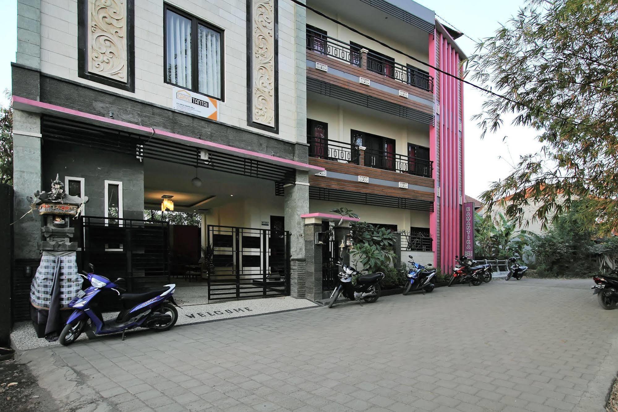 Ramantika Bali House Hotel Jimbaran Eksteriør billede